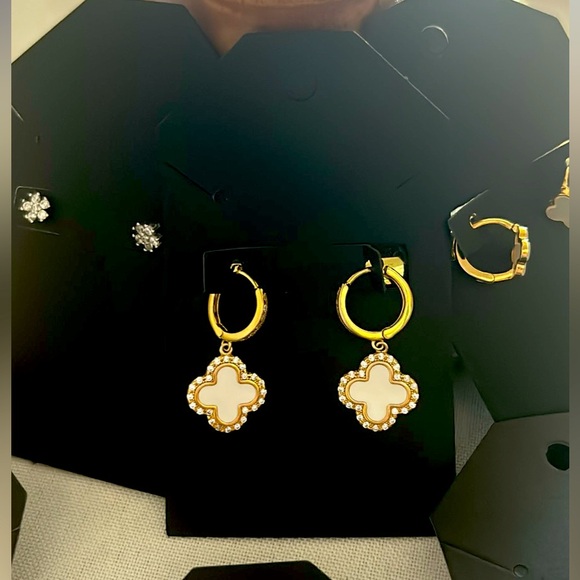 Super beautiful earrings. - Picture 1 of 4